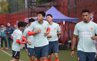 国足抵渝后首次公开训练，邵佳一表示要在主场取得满意成绩